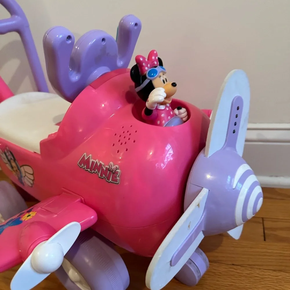 Deluxe Minnie Mouse Plane Activity Ride-On Toy Car with Lights and Sounds